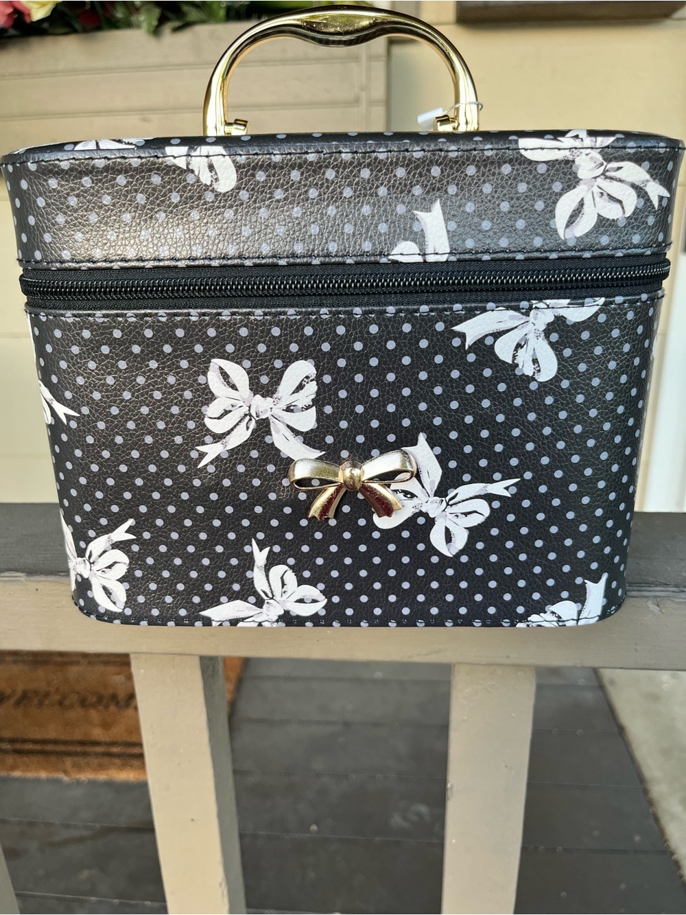 Black & White Bow-Print Vanity Case with Gold Accent